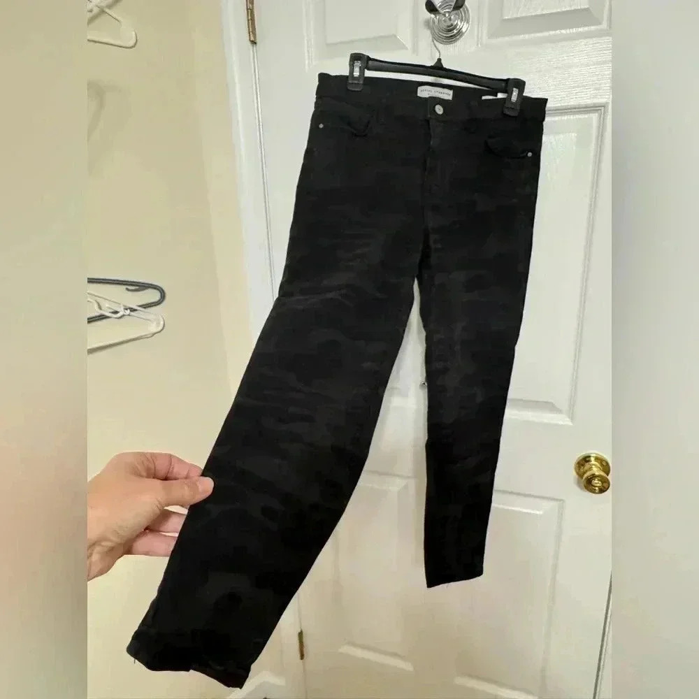 Social Standard by Sanctuary Ankle Skinny Mid Rise Flex Jean in Black Grey Camo - Picture 9 of 14